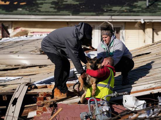 Число жертв смертоносного торнадо в США превысило 100 человек: «Это душераздирающе»