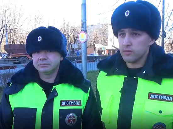 Во Владикавказе полицейские спасли проглотившую монету девочку