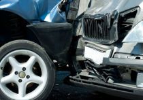 В Красногвардейском районе произошла необычная авария: иномарка влетела в припаркованные на обочине автомобили. Об этом сообщили очевидцы в социальных сетях.