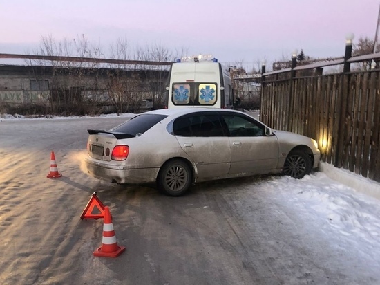 В Омске водительница иномарки сбила шедшую навстречу машине пенсионерку