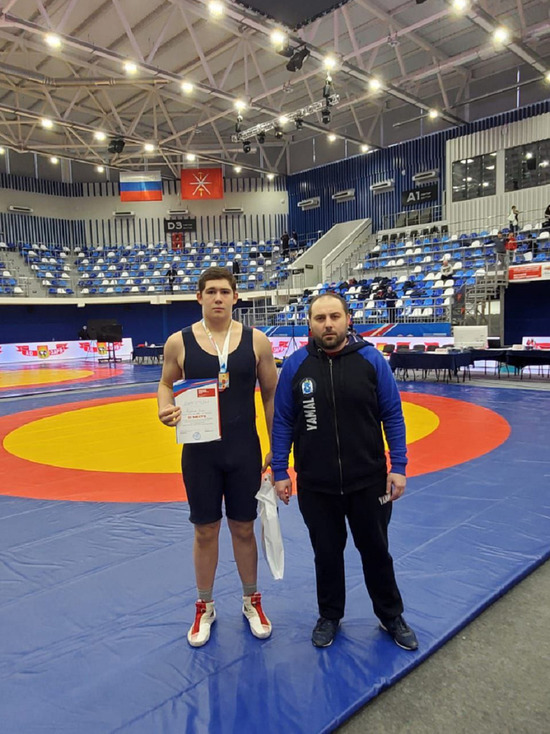 На всероссийских соревнованиях по греко-римской борьбе бронзовым призером стал юноша из ЯНАО