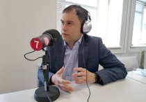 В мае 2021 года пост руководителя департамента образования Томска покинула Ольга Васильева, которая 14 лет занимала эту должность; с момента ее отставки обязанности главы департамента исполнял Максим Савенков.