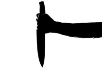 Житель Бурятии напала на соседку с ножом, чтобы завладеть ее автомобилем