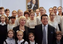 Донецкая республиканская музыкальная школа-интернат для одаренных детей уже порядка трех десятков лет занимается подготовкой донецких талантов, совмещая общеобразовательные и музыкальные программы обучения