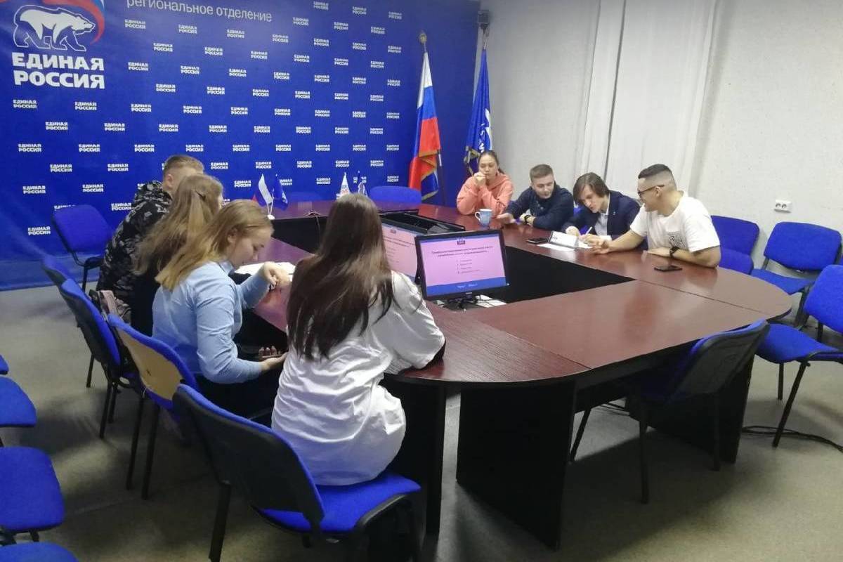 Молодогвардейцы отпраздновали День Конституции Российской Федерации
