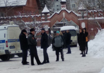 Монастырь в Серпухове, на территории которого произошел взрыв, по-прежнему оцеплен, передает с места событий репортер «МК»