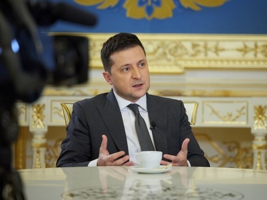 Зеленский выразил намерение посоветоваться с народом по поводу Донбасса