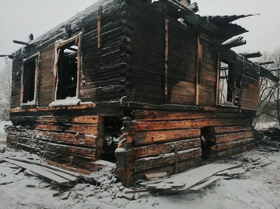 Найденным в полыхающем доме трупом новгородки заинтересовались следователи