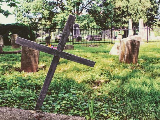 В Воронеже подозреваемый в получении крупной взятки глава городских кладбищ отказался покидать «насиженное» место