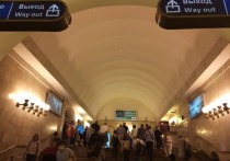 Движение на «красной» ветке петербургского метро частично остановилось. Об этом сообщили читатели «МК в Питере».