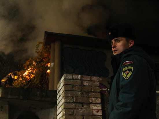 На пожаре в севастопольской «заброшке» погиб человек