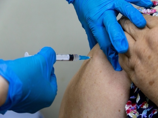 Чем опасен штамм «омикрон» и поможет ли от него вакцинация