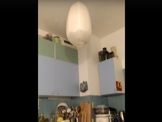 Протекающая крыша жилого дома на Пушкинской заливает квартиры верхнего этажа