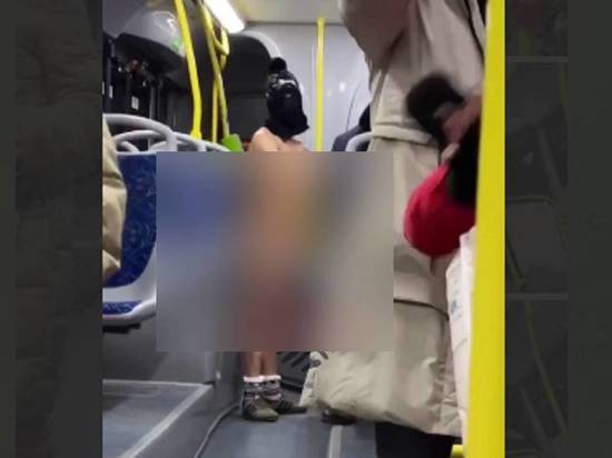 В Белгороде голый парень прокатился на пассажирском автобусе