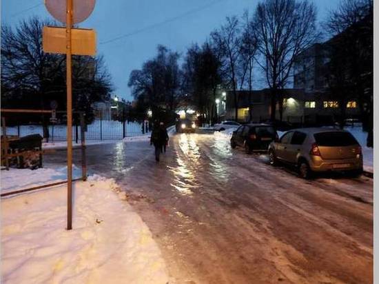 Молодой брянец на Покровской горе не дал женщине закатиться под машину