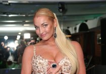 Известная российская балерина Анастасия Волочкова, после рассказа о смерти ее кота по кличке Лакки, заявила, что уже обзавелась новым домашним питомцем
