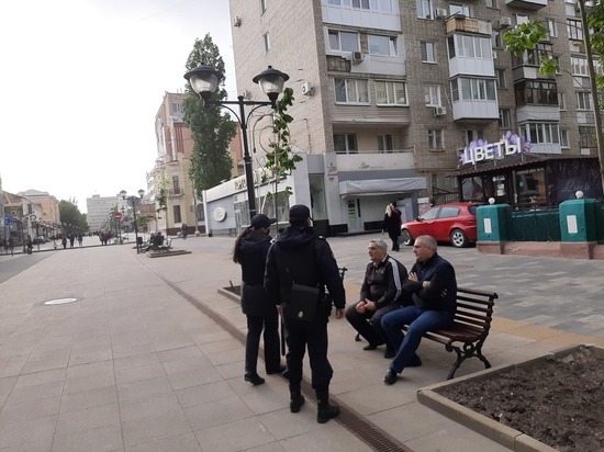 Полицейским разрешили обыскивать саратовцев и проникать в их квартиры