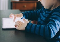 Детский психиатр Анна Портнова дала советы родителям по поддержанию цифровой гигиены у детей