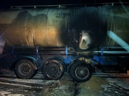 Ночью в Смоленской области загорелся грузовик с зерном
