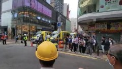 В Гонконге загорелся Всемирный торговый центр с людьми: кадры паники