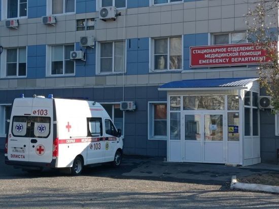 Калмыцкие медики борются за жизнь троих пострадавших в смертельном ДТП