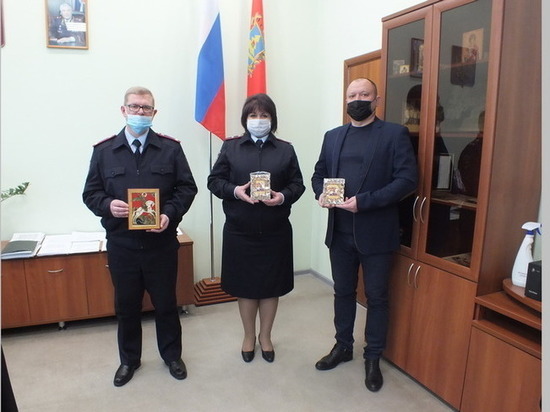 В Брянске наградили полицейских за задержание грабителя