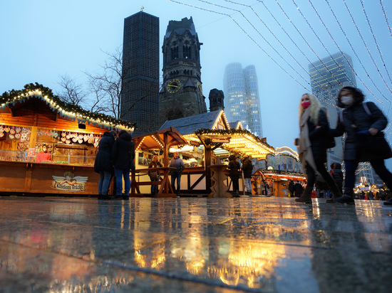 Власти стран Европы экстренно вводят ограничительные меры перед зимними праздниками