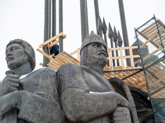 Противоаварийные работы ведутся на монументе «Ледовое побоище» в Пскове