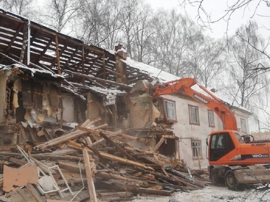 Ещё одно аварийное здание сносят в Серпухове