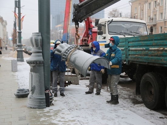 В центре Воронежа смонтировали еще 10 комплектов нижней части уличных фонарей