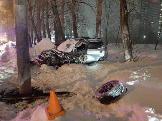 Водитель Subaru погиб в ночной аварии в Новосибирске
