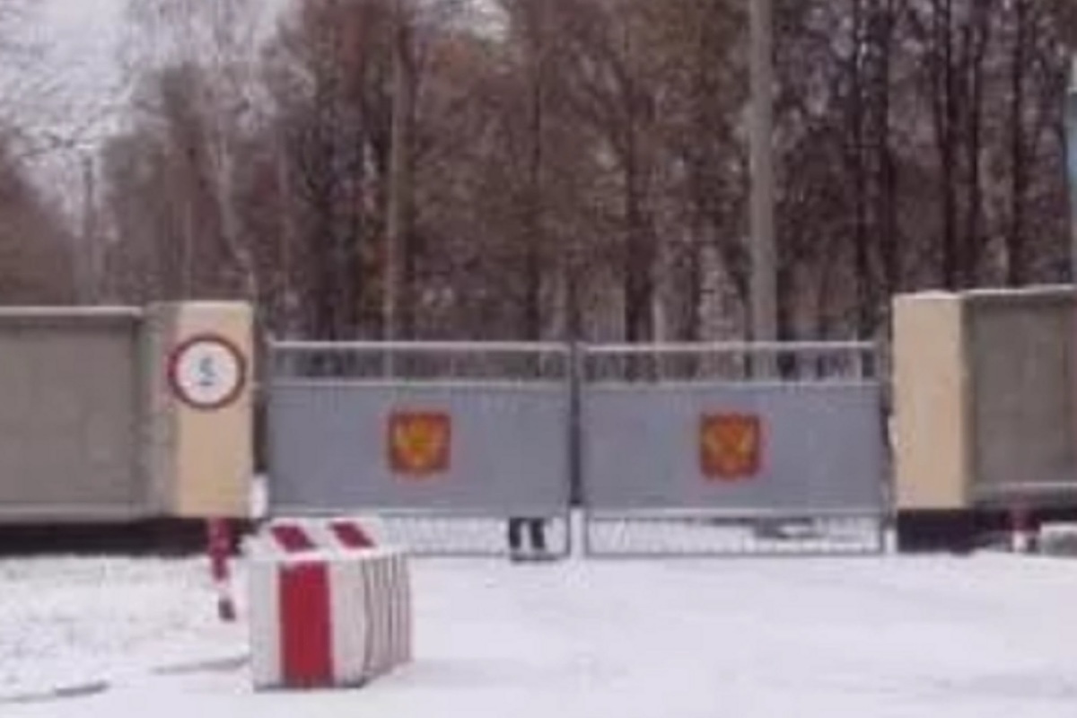 В Ярославском районе замерзает военный городок