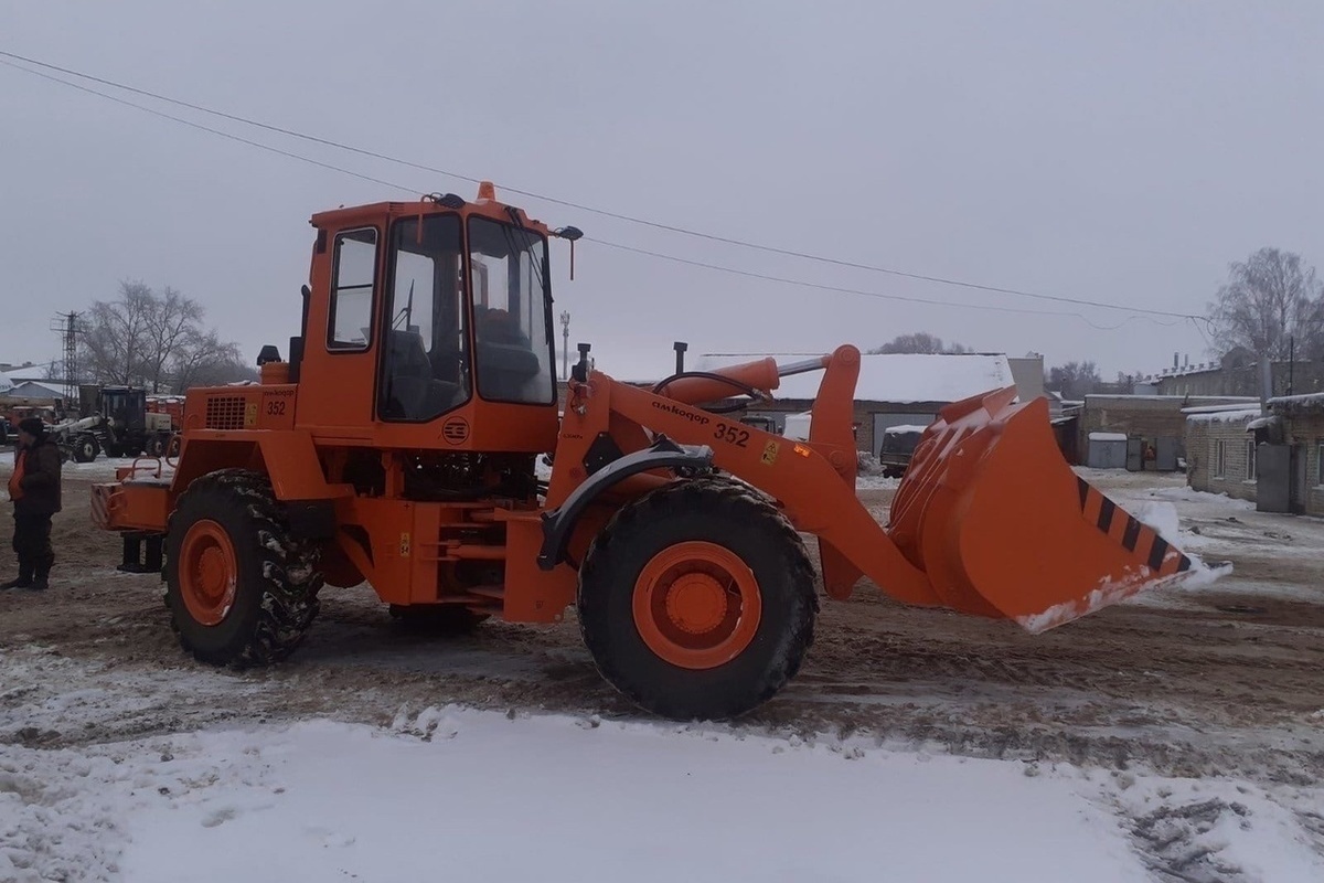 Костромские дорожники для уборки городских улиц закупили чудо техники в Белоруссии