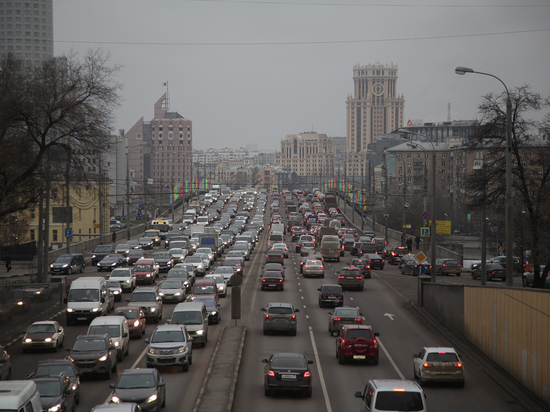 Дептранс Москвы предупредил москвичей о девятибалльных пробках вечером