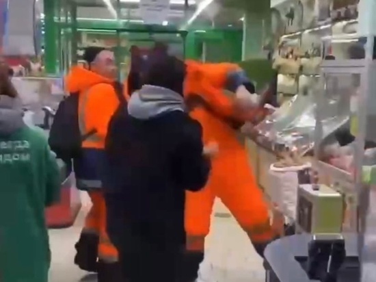 Под Рязанью засняли драку покупателей в магазине «Пятёрочка»