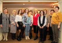 После церемонии вручения состоялся душевный разговор Юлии Олеговны и девушек, которые рассказали главе о себе