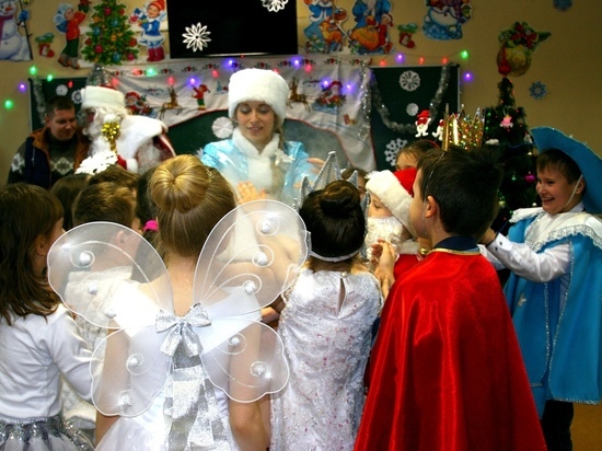 Новогодние костюмы для детей в ДНР разбудили фантазию воспитателей