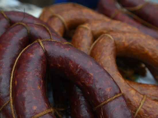 «Вкусный канцероген»: врач предупредил о вреде полукопченой колбасы