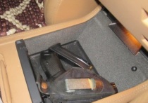 Автомобилистка из Украины перед поездкой в Россию забыла выложить из машины пистолет и попала под административные материалы