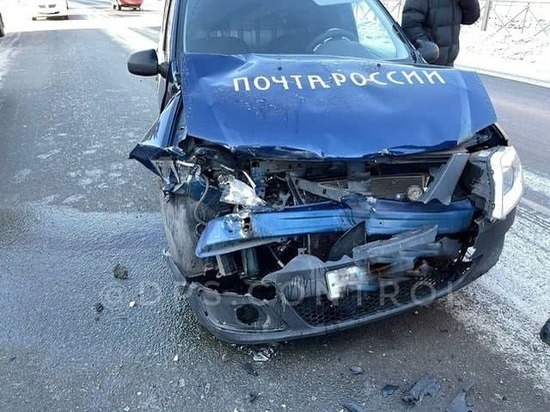 Во Владивостоке машина «Почты России» попала в ДТП