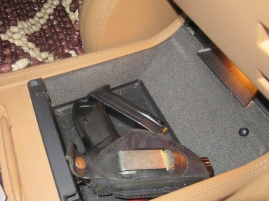 Автомобилистка из Украины забыла выложить пистолет из машины и нажила себе проблем в Белгороде