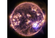 Ученые уже несколько дней регистрируют мощные вспышки на Солнце.