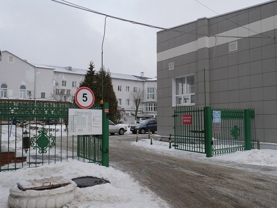 Женщина умерла у входа в пенсионный фонд в Новомосковске