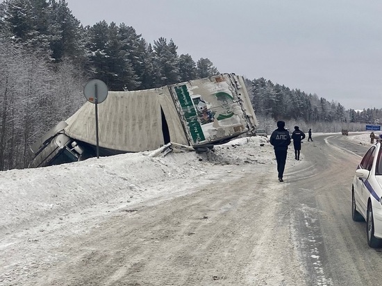 Два человека погибли в лобовом столкновении на свердловской трассе