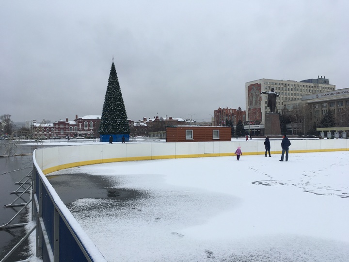 каток на театральной площади 2024. каток на театральной площади тагил. новогодний саратов. каток на театральной площади 2024. каток на театральной площади курск.