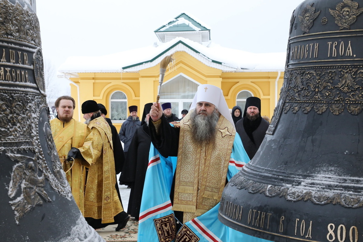 Колокол в Александро Невском соборе