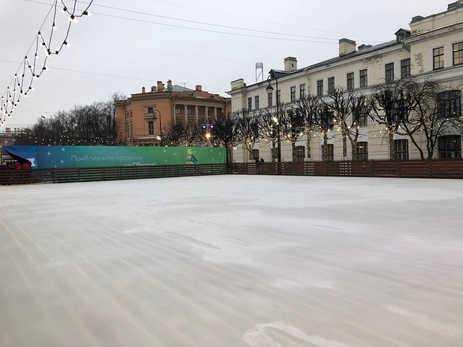На Манежной площади Петербурга открылась Рождественская ярмарка