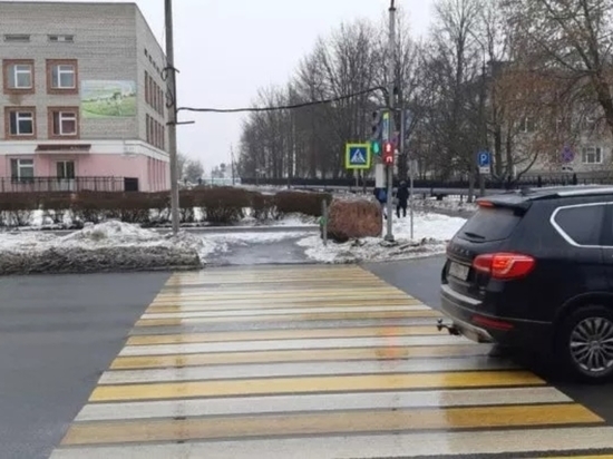 Новый светофор появился на улице Коммунальной в Пскове
