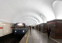 Вход в подземку ограничили на красной линии. Об этом сообщили в пресс-службе петербургского метрополитена.
