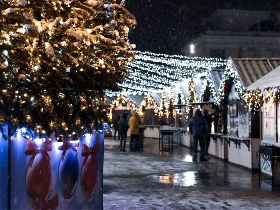 Новогодняя ярмарка открылась на площади Канта в Калининграде